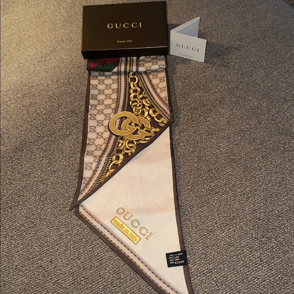 GUCCI ❤️ Scarf Bandana GG Pattern Brown/ Cream Zipper Pattern.  Pre❤️Loved - Picture 2 of 9